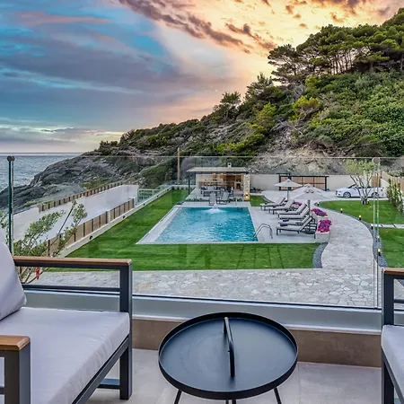 Avale Luxury فيلة