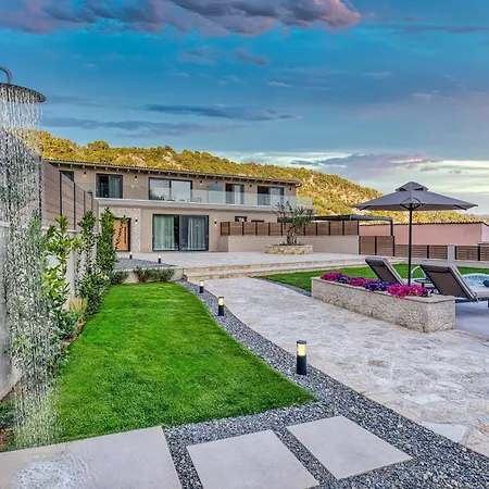 Avale Luxury فيلة Kontogialos