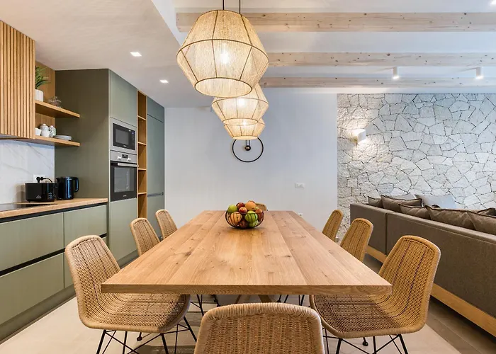 Avale Luxury
