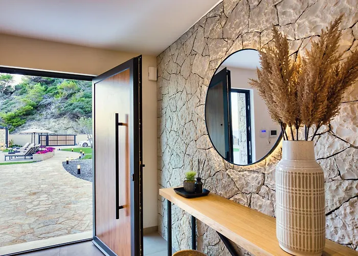 Avale Luxury