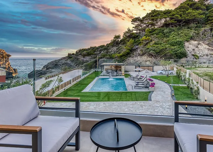 Avale Luxury Villa