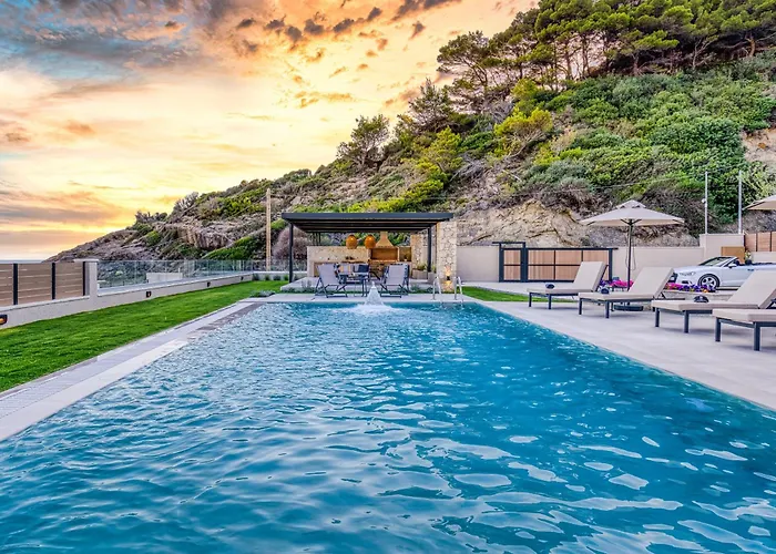 Avale Luxury Villa