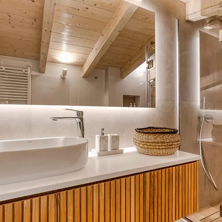 Avale Luxury