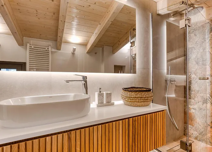 Avale Luxury