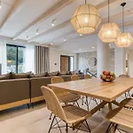 Avale Luxury Villa *
