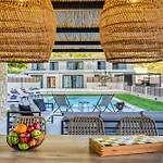 Avale Luxury Villa
