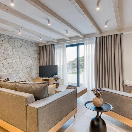 Avale Luxury Villa *