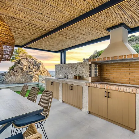 Avale Luxury Villa *